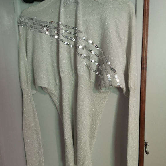 🌸 Rocawear Shirt🌸 - Picture 5 of 5